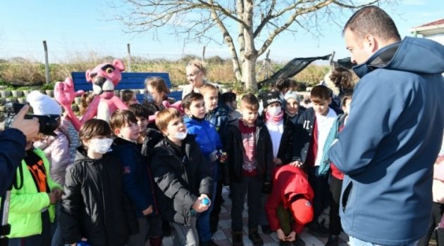 Miniklerden sokak hayvanlarına destek