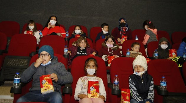 Miniklere ücretsiz sinema keyfi