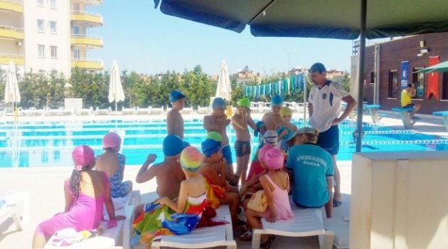 Mudanyalı Minikler Havuzla Tanıştı