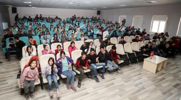 Muradiye'de çocuklar için tiyatro etkinliği