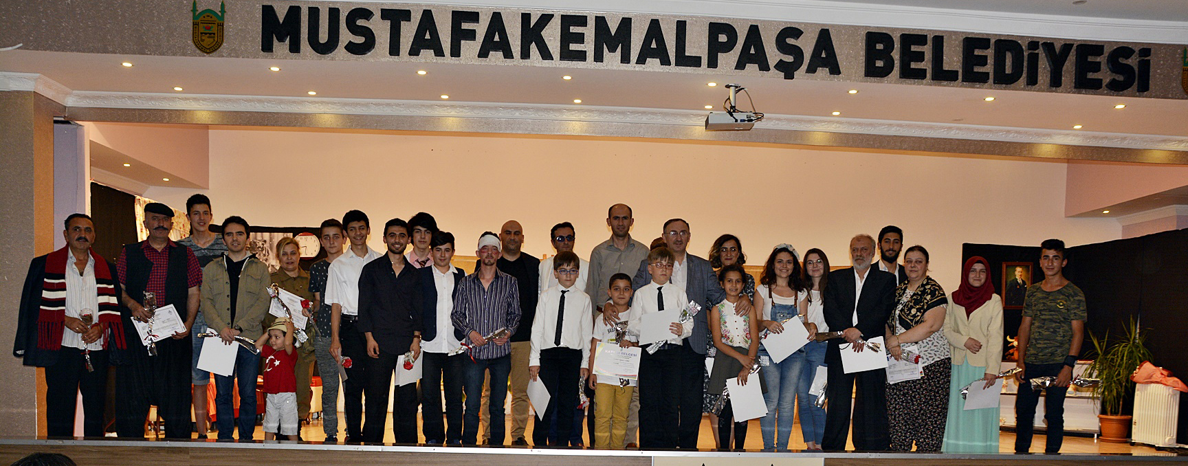 Mustafakemalpaşa’da Sahne Çocukların