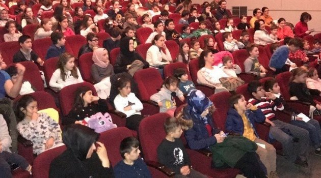Nilüfer Belediyesi'nden Öğrencilere Karne Hediyesi