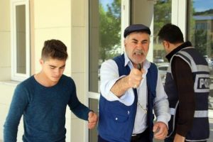 Oğlu Geç Kaldı,Kapıları Yumrukladı