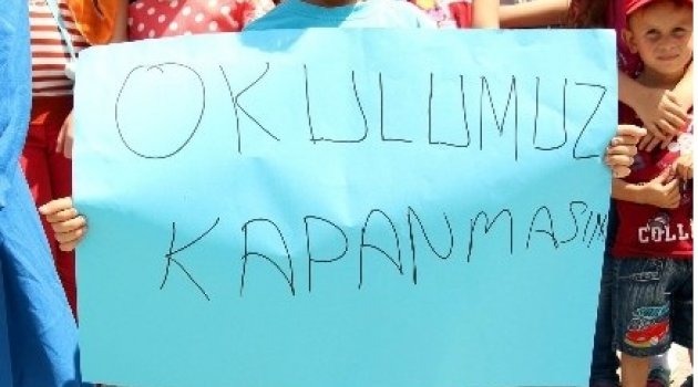 Öğrenciler Kapanan Okulları İçin Eylem Yaptı