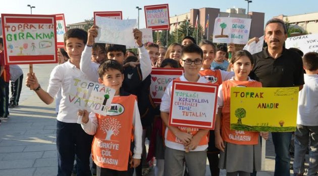 Öğrencilerden ‘Toprağa Saygı’ Yürüyüşü