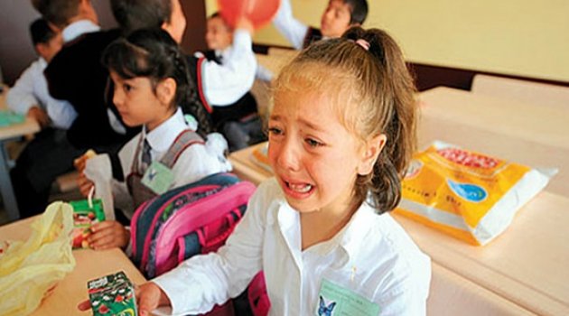 Okulun ilk günü çocuklar neden ağlar?