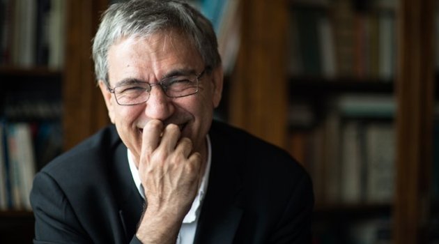 Orhan Pamuk, çocuklarla tanışıyor
