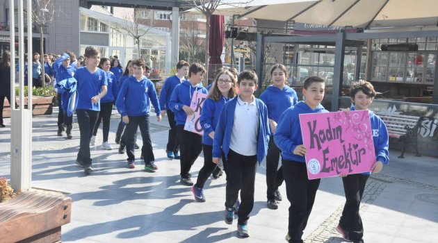 'Örnek' Öğrenciler Dünya Kadınları Günü'nü Kutladı