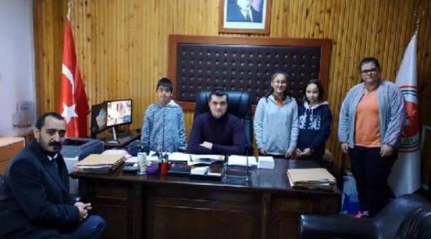Ortaokul Öğrencileri İngilizce Dergi Çıkardı