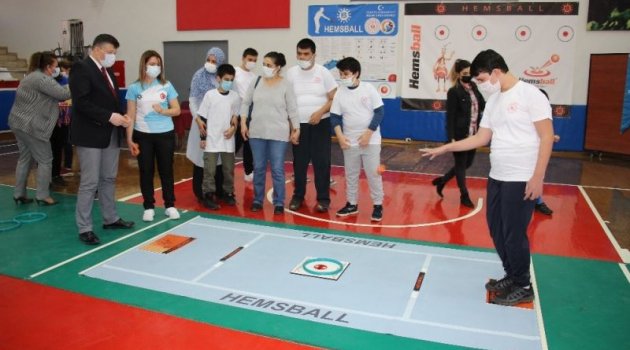 Otizmli çocuklar hemsball ile engelleri aşıyor