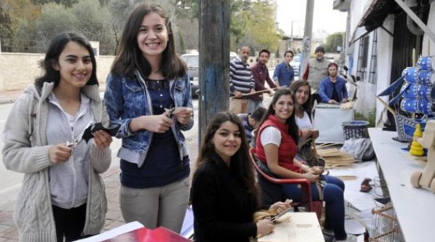 Otizmli çocuklar için gönüllü çalışıyorlar