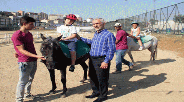 Otizmli Çocuklara At Sırtında Terapi