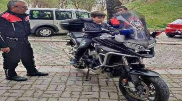 Otizmli çocuklardan polislere sürpriz
