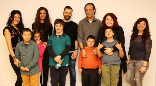 'Özel Çocuklar' terapisine ünlü şarkıcı da katıldı
