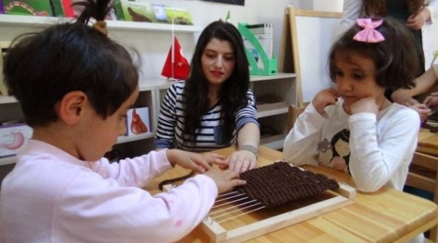 Özel Çocuklara Arkadaşları Öğretmenlik Yapıyor