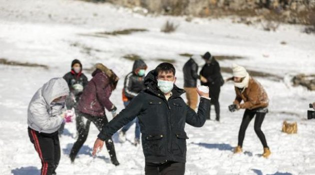 Özel gereksinimli çocuklara kar sürprizi