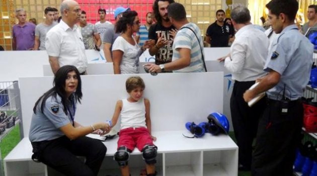 Patenle Kayan Çocukların Üzerine Kask Düştü