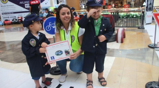 Piazza'da Minikler Trafik Kurallarını Eğlenerek Öğrendi