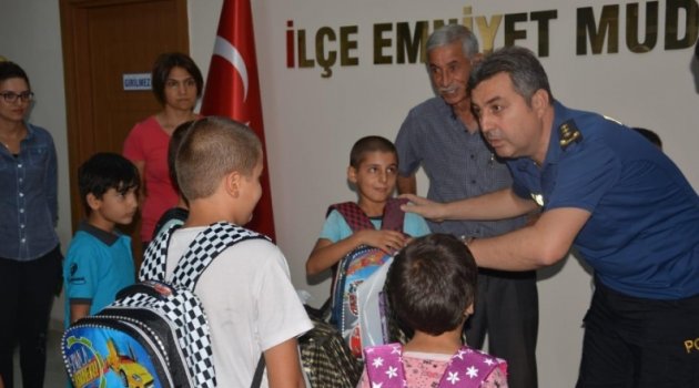 Polis Amcaları Dezavantajlı Çocukların Yüzünü Güldürdü