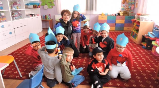 Polisten Minik Öğrencilere Eğitim