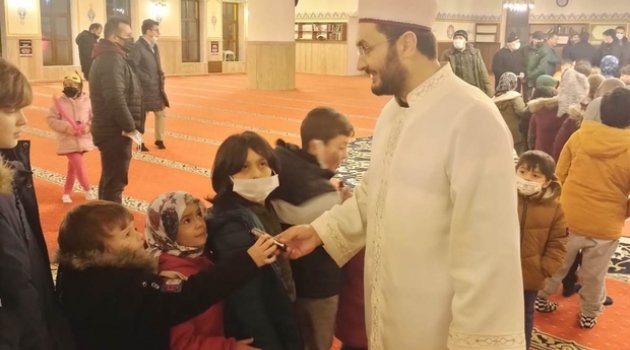 Regaip Kandili’ni çocuklarla birlikte kutladılar