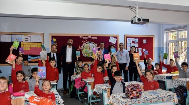 Sağlık Sen'den Öğrencilere Kitap Desteği