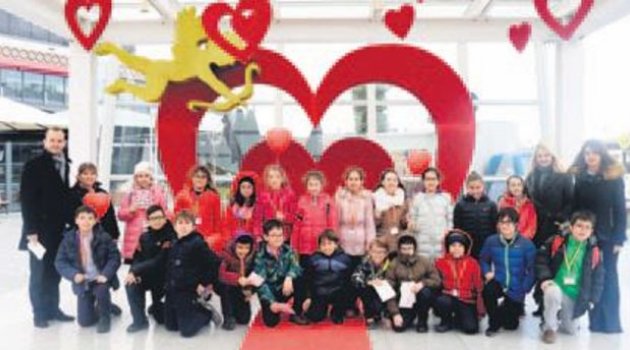 Şahinkayalı Minikler Sevgi Kartı Dağıttı