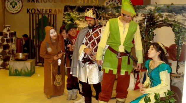 Sarıgöllü Çocuklar 'Robin Hood' İle Gülme Krizine Girdi