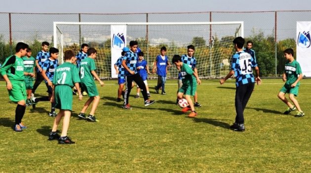 Savaşın İzlerini Futbolla Siliyorlar