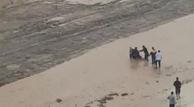 Sele kapılan çocuk son anda kurtarıldı