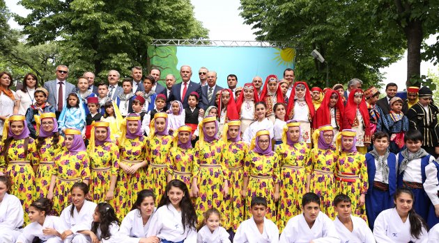 Şenlik havasında 23 Nisan kutlaması