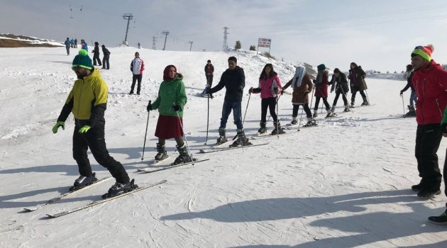 Sevgi Evlerinde Kalan Çocuklar Kayakla Tanıştı