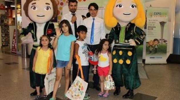 Sevimli Maskotlar Ece ve Efe Bayramda Çocukları Bekliyor