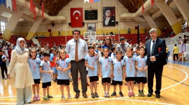 Seyhan 1. Geleneksel Çocuk Oyunları Şenliği Sona Erdi