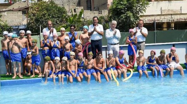 Seyhan'da Yüzme Öğrenen Çocuklar Sertifikalarını Aldı