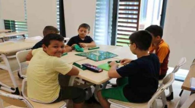 SGM’li minikler İngilizceyi oyunlarla öğreniyor