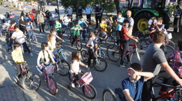Sıfır emisyonlu hareketlilik için çocuklar pedal çevirdi