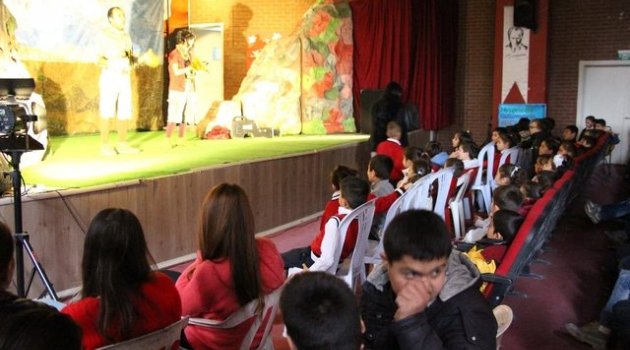 Silopili Öğrenciler İlk Kez Tiyatroyla Buluştu