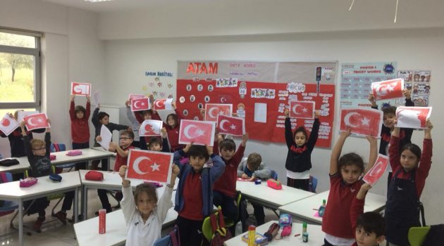 Sınavlı Minikler Cumhuriyet Bayramı'nı Türk Bayrağı'nı Kodlayarak Kutladı