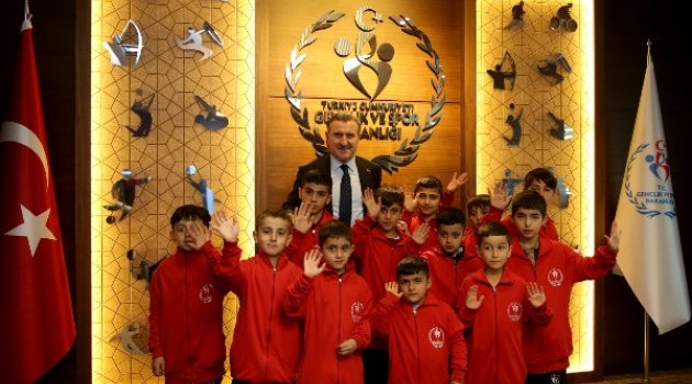 Şırnaklı Çocuklardan Bakan Osman Aşkın Bak'a Ziyaret