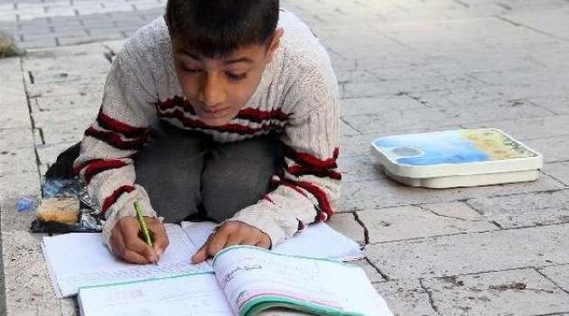 Sokakta Çalışan Çocuklar Zorunlu Temel Eğitime Yönlendiriliyor