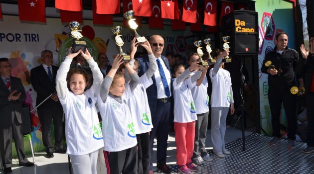 Spor Tırı İznik`Te Öğrencilerle Buluştu