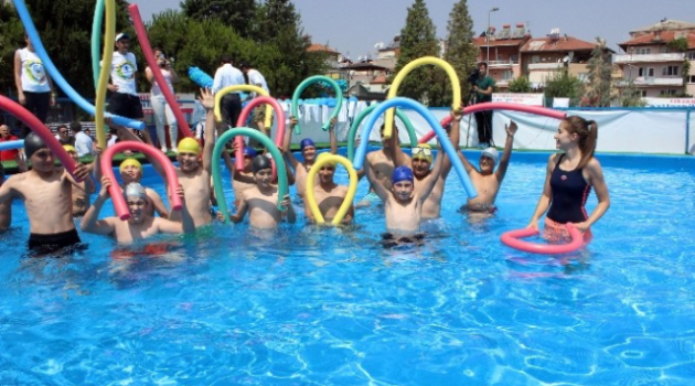 Su havuzları çocuklar için faaliyete başladı