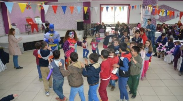 Süleymanpaşa Belediyesi Çocuk Kulübü Üyeleri Partide Buluştu