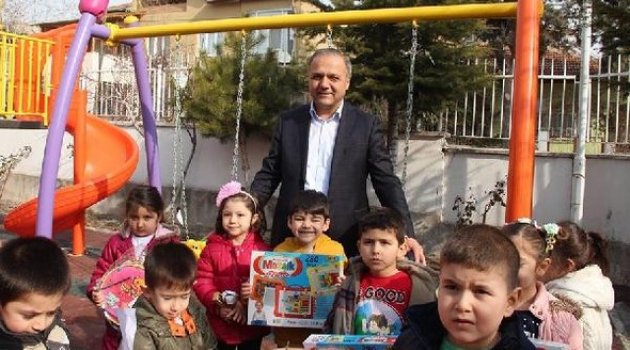 Suluova Belediyesi’nden Kardeş Okuluna Çocuk Oyun Parkı