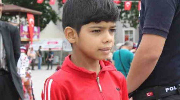 Suriyeli Çocuğun 30 Ağustos Zafer Bayramı Hassasiyeti