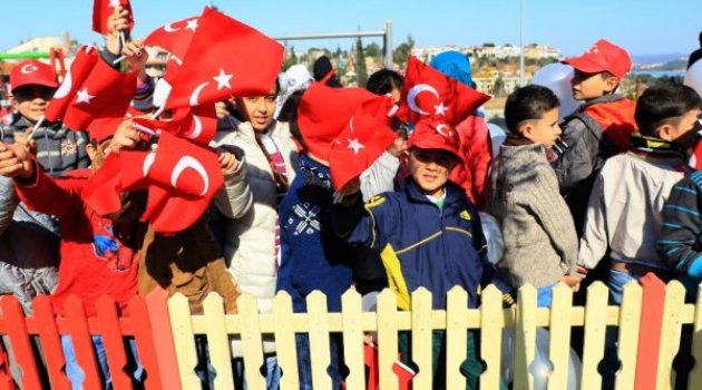 Suriyeli Çocuklar Mehmetçik İçin Resim Yaptı