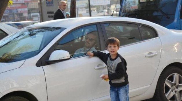 Suriyeli Çocuklar Trafikte Ölümle Burun Buruna