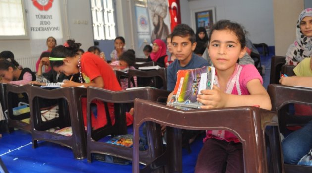 Suriyeli Çocuklara Suriyeli Okul Projesi