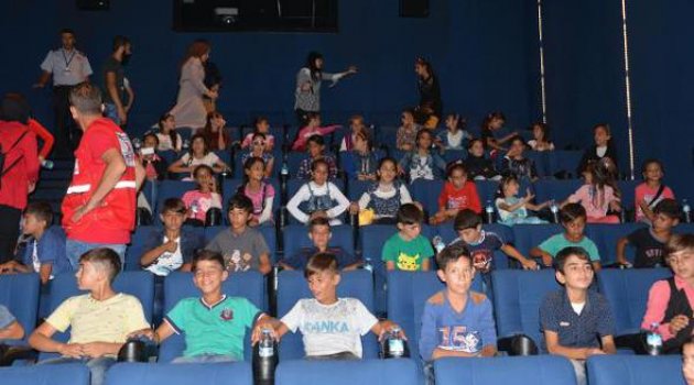 Suriyeli ve Iraklı Çocuklar İlk Kez Sinemaya Gitti
